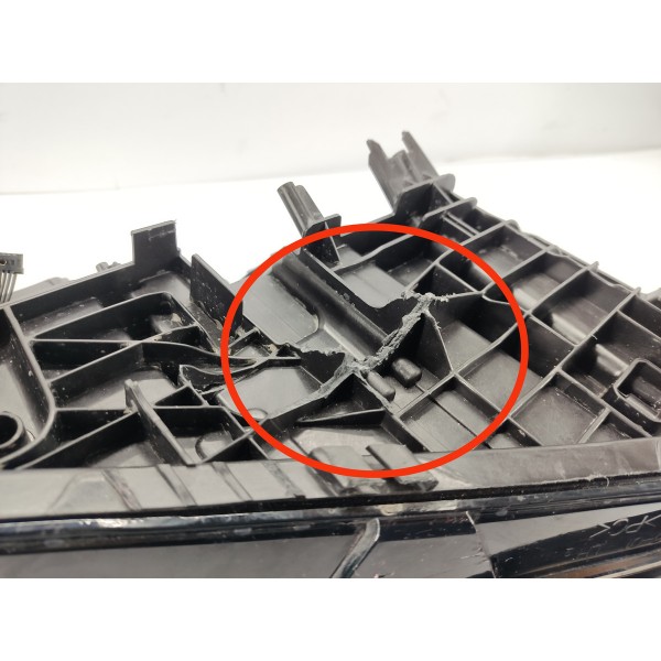 Farol Esquerdo Com Detalhes Bmw G20 320i 2024