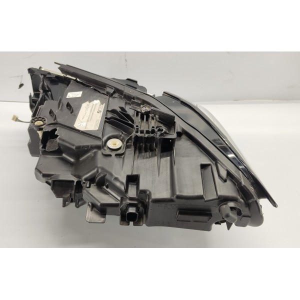 Farol Direito Com Detalhes Bmw G20 320i 2024