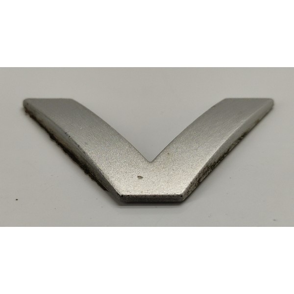 Emblema Letra V Capo Range Rover Sport 2009 Prateado Emblema Letra V Capo Range Rover Sport 2009 Prateado