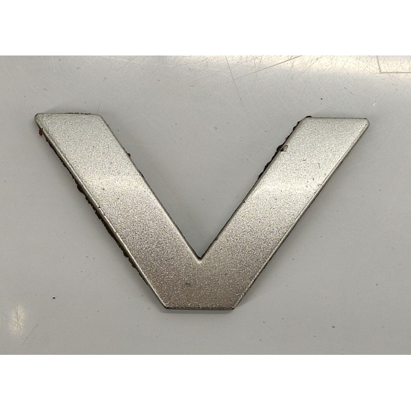 Emblema Letra V Capo Range Rover Sport 2009 Prateado Emblema Letra V Capo Range Rover Sport 2009 Prateado