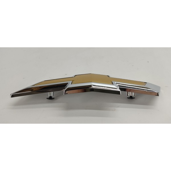 Emblema Grade Frontal Gm Tracker 1.2 Turbo 2023 26301767 Dourado