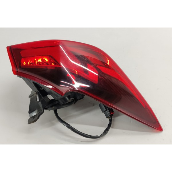 Lanterna Traseira Esquerda Gm Tracker 1.2 Turbo 2023 Vermelho