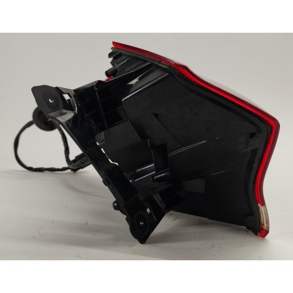 Lanterna Traseira Direita Gm Tracker 1.2 Turbo 2023 26344411 Direito/passageiro Vermelho