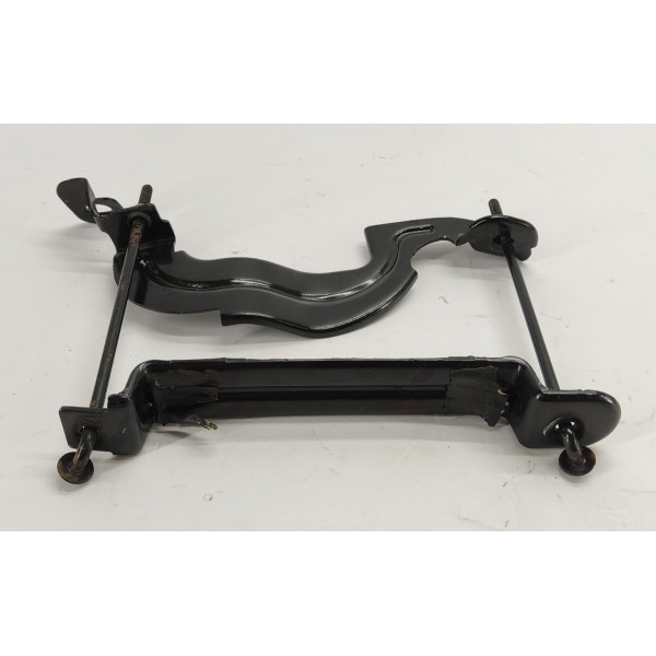 Trava Suporte Bateria Gm Tracker 1.2 Turbo 2023 26300277 Direito