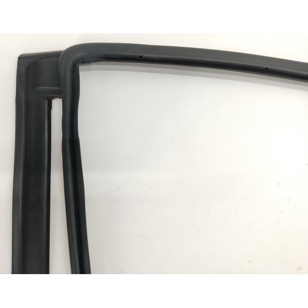 Borracha Fixa Porta T.d Gm Tracker 1.2 Turbo 2023 Preto