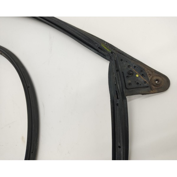 Borracha Fixa Porta D.d Gm Tracker 1.2 Turbo 2023 Preto