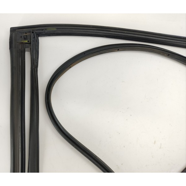 Borracha Fixa Porta T.e Gm Tracker 1.2 Turbo 2023 Preto