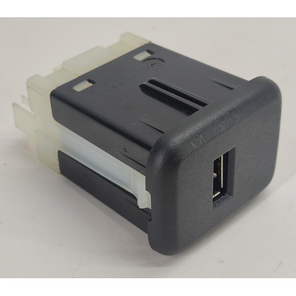 Usb Traseiro Gm Tracker 1.2 Turbo 2023 13536589 Preto