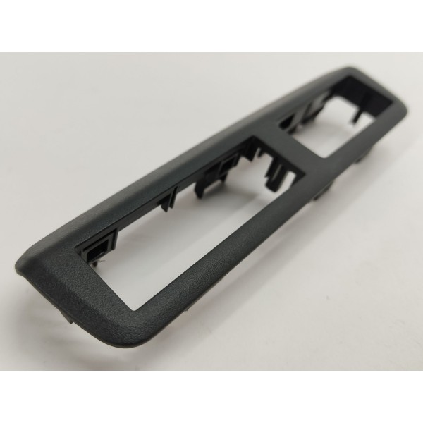 Moldura Botão Sos Luz Teto Gm Tracker 1.2 Turbo 2023 Preto