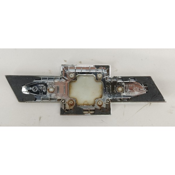 Emblema Tampa Traseira Gm Tracker 1.2 2023 Dourado