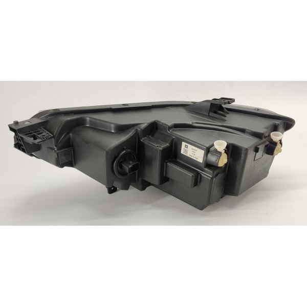 Farol Direito Gm Tracker 1.2 Turbo 2023 C/detalhe Direito/passageiro