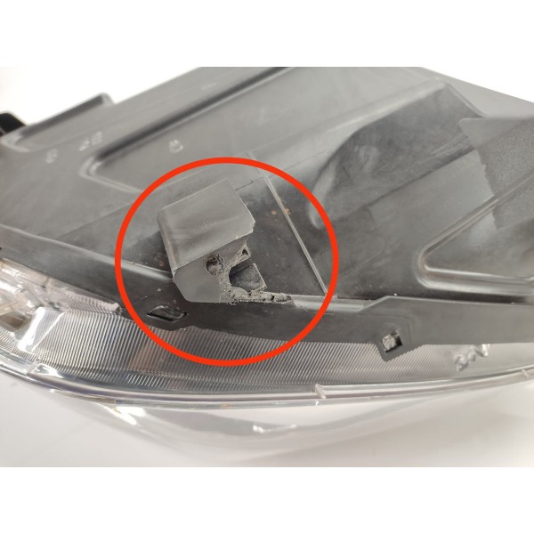 Farol Direito Gm Tracker 1.2 Turbo 2023 C/detalhe Direito/passageiro