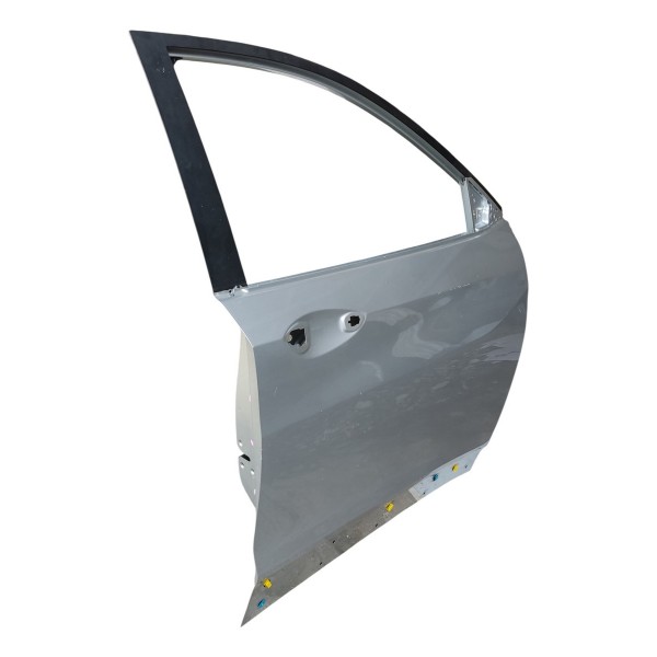 Porta Dianteira Direita Chevrolet Tracker 1.2 Turbo 2023 Direito Prateado