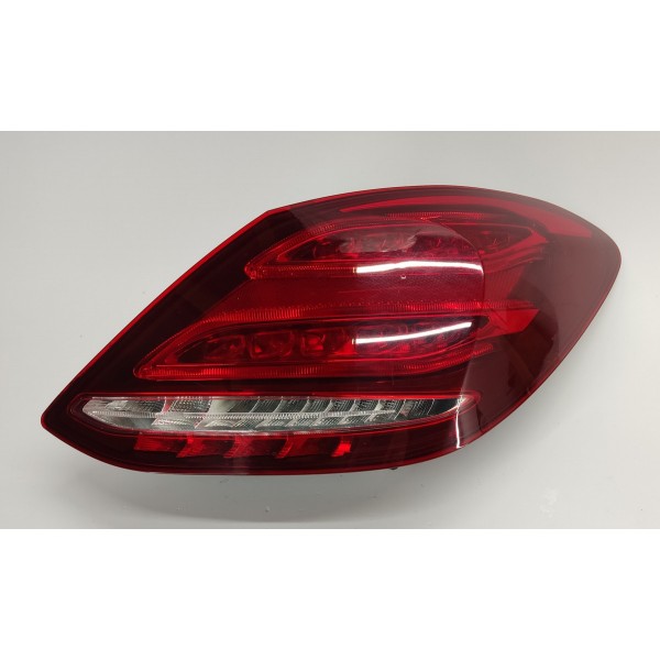Lanterna T.d Paralela Mercedes C180 1.6 2017 Direito/passageiro Vermelho