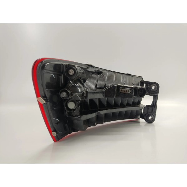 Lanterna Direta Volkswagen Jetta Gli 2026 17a945096c Direito/passageiro Vermelho