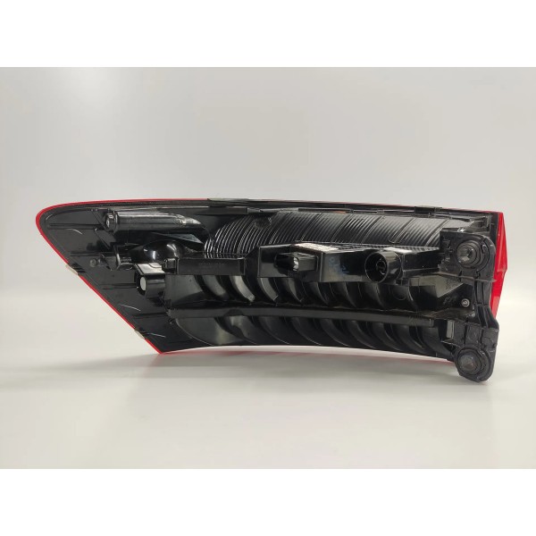 Lanterna Direta Volkswagen Jetta Gli 2026 17a945096c Direito/passageiro Vermelho