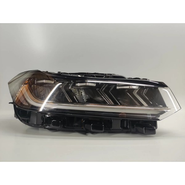 Farol Direito Volkswagen Jetta Gli 2026 17b941060 Direito/passageiro