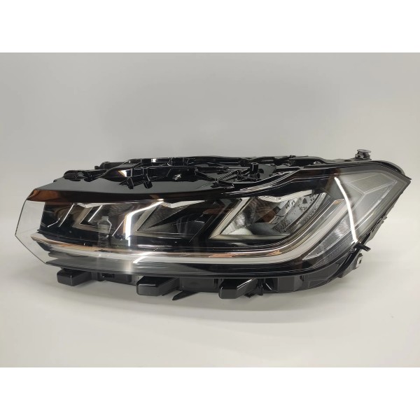 Farol Esquerdo Volkswagen Jetta Gli 2026 17b941059 Esquerdo/motorista