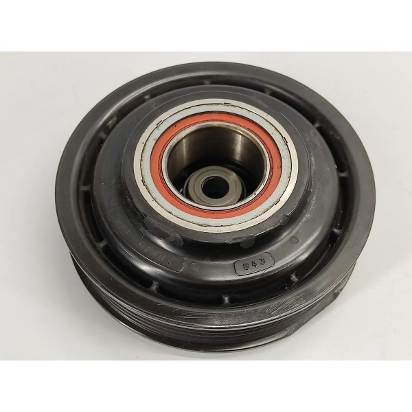 Polia Compressor Ar Condicionado Mercedes B200 2015 Detalhe