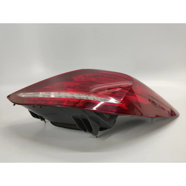 Lanterna T.d Paralela Mercedes C180 1.6 2017 Direito/passageiro Vermelho