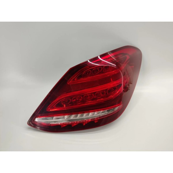 Lanterna T.d Paralela Mercedes C180 1.6 2017 Direito/passageiro Vermelho